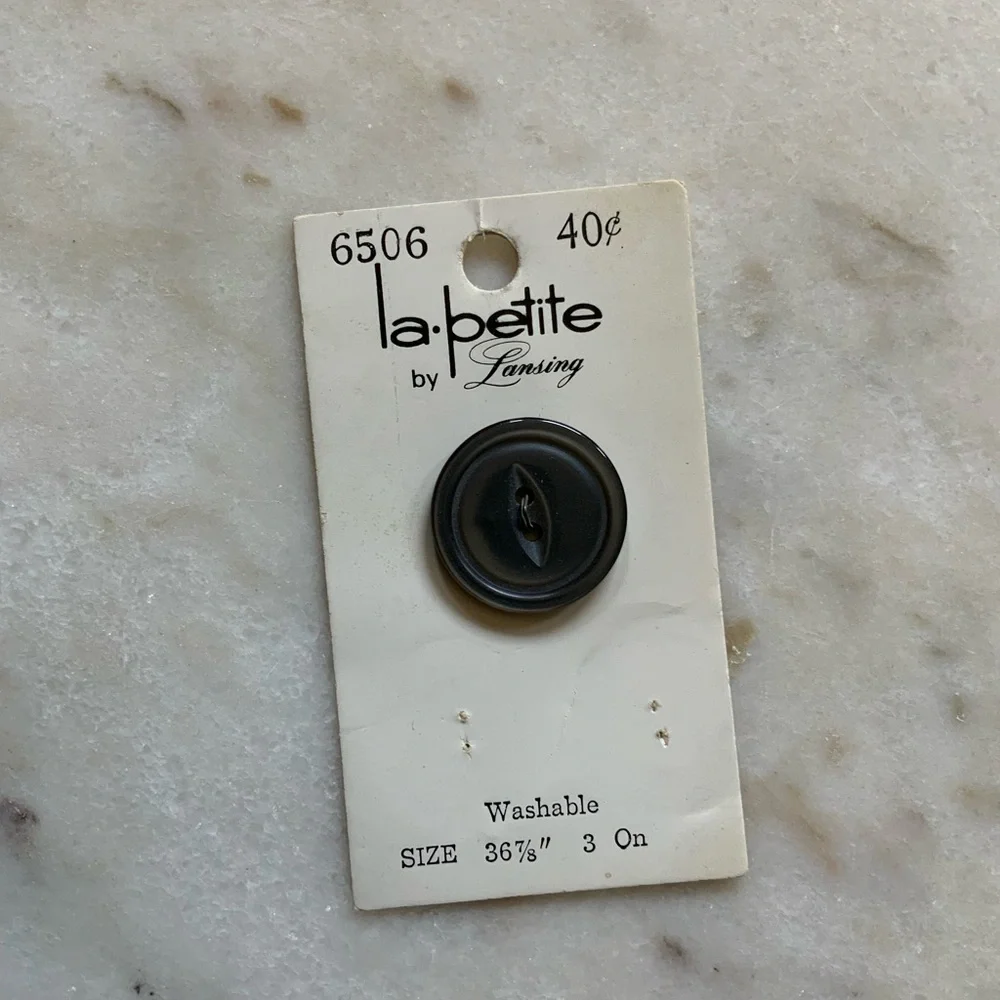 Vintage Button Bundle - Picture 6 of 7